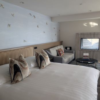 The Inn Above Tide - All the rooms are incredibly comfortable and have water views. Credit: Are You That Woman - Hotels Near Me - Sausalito, California The Inn Above Tide - All the rooms are incredibly comfortable and have water views. Credit: Are You That Woman - Hotels Near Me - Sausalito, California