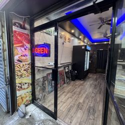 D.Salam African Cuisine - D.Salam African Cuisine has limited counters to stand and eat