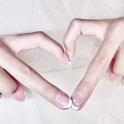 Zoe Brilliance Beauty - She shows how much she loves her new design