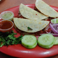 Ajillos - 3 Quesadilla tacos de Al Pastor.
