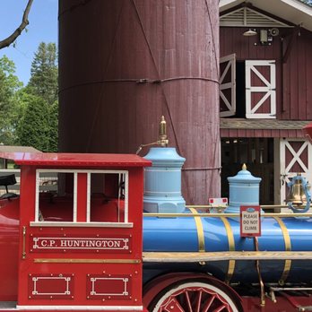 Blackberry Farm - Parks Near Me - Aurora, Illinois