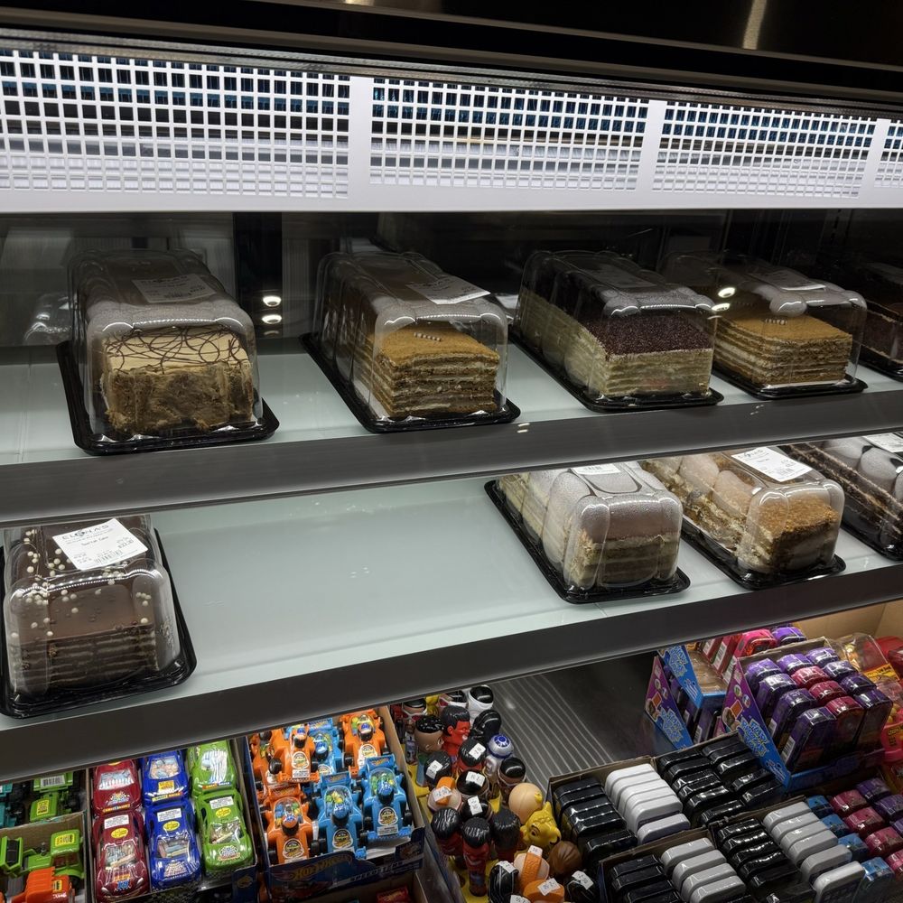 Elena's Kitchen & Catering - Full cakes $30-40 - Caterers Near Me - North Highlands, California Elena's Kitchen & Catering - Full cakes $30-40 - Caterers Near Me - North Highlands, California