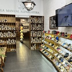 La Manual Alpargatera - Store front