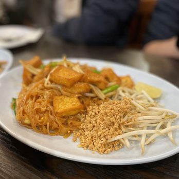 Ruen Pair - Pad Thai (Tofu) - Thai Near Me - Los Angeles, California Ruen Pair - Pad Thai (Tofu) - Thai Near Me - Los Angeles, California