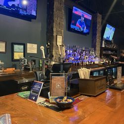 Breakwaters Cigar & Whiskey Lounge - Bar area