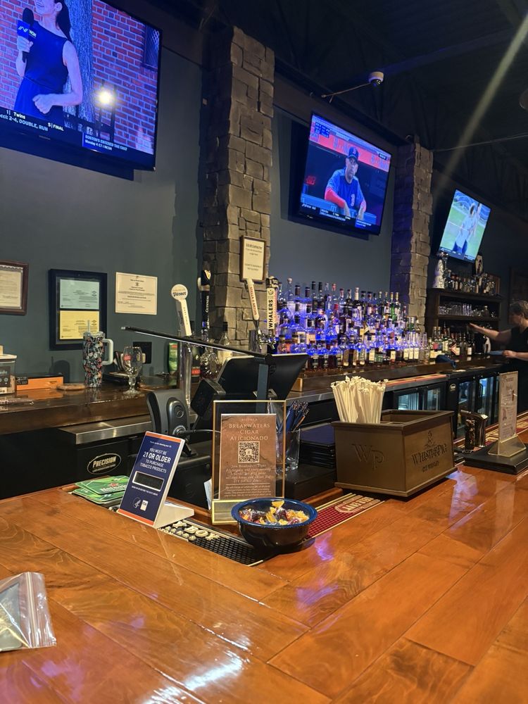 Breakwaters Cigar & Whiskey Lounge Logo