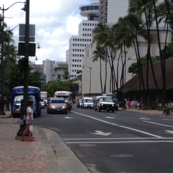 Waikiki Beach - A look toward One Way traffic on Kalakaua Avenue - Beaches Near Me Waikiki Beach - A look toward One Way traffic on Kalakaua Avenue - Beaches Near Me
