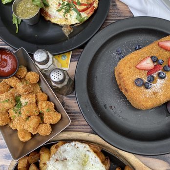 Hotel Chantelle - Stuffed French Toast, Signature Truffle Tator Tots, Steak and Eggs, Egg White Frittata - Cocktail Bars Near Me - New York, New York