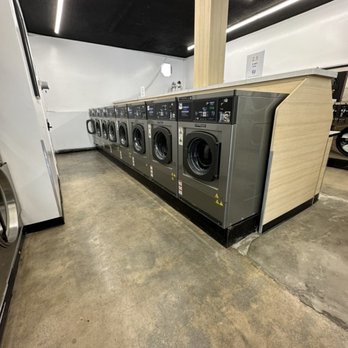Clean Tide Laundromat - Laundromat Near Me - Los Angeles, California Clean Tide Laundromat - Laundromat Near Me - Los Angeles, California