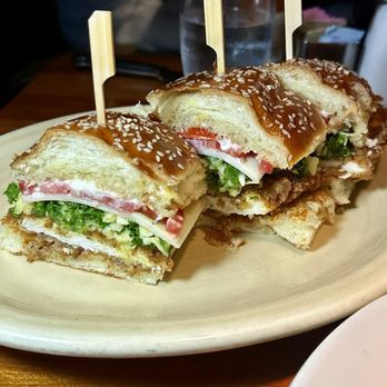 The Honor Bar - Chicken Sandwich - New American Near Me - Palm Beach, Florida