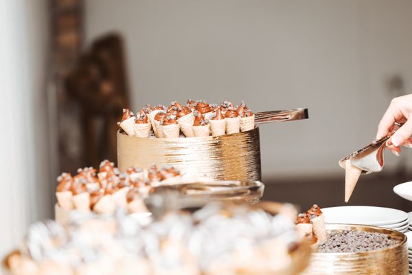 Entertaining Company by null