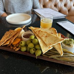 1/2 Board has more than full flavor and variety. A must starter. Great compliment to the amazing cocktails!