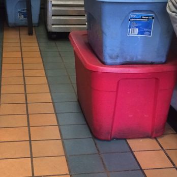 Captain Gus's Steak Shop - Ummmm, in the dining area - Pizza Near Me - Lancaster, Pennsylvania