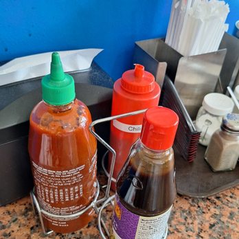 Pho Yen - Inside, utensils and condiments - Vietnamese Near Me - El Monte, California Pho Yen - Inside, utensils and condiments - Vietnamese Near Me - El Monte, California
