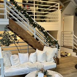 Moda Salon - Super cute lobby