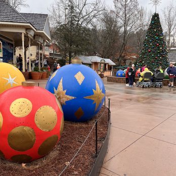 Dollywood - Amusement Parks Near Me - Pigeon Forge, Tennessee