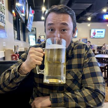 Pluckers Wing Bar - Selma - Hubby with his beer - Chicken Wings Near Me - Selma, Texas