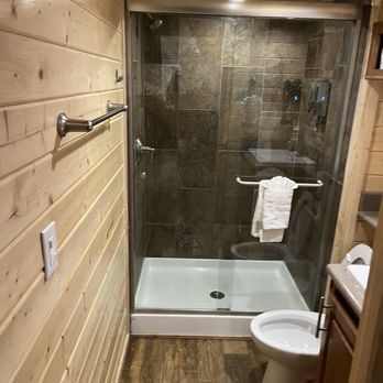 Grand Canyon Tiny Home Rentals - Bathroom - Vacation Rentals Near Me - Williams, Arizona Grand Canyon Tiny Home Rentals - Bathroom - Vacation Rentals Near Me - Williams, Arizona