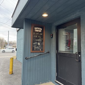 J P Mulligan's Restaurant - Entrance - Sports Bars Near Me - Fayetteville, New York J P Mulligan's Restaurant - Entrance - Sports Bars Near Me - Fayetteville, New York