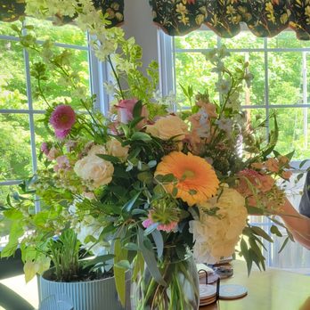 Petree's Flowers - Floral arrangement - Florists Near Me - Knoxville, Tennessee Petree's Flowers - Floral arrangement - Florists Near Me - Knoxville, Tennessee