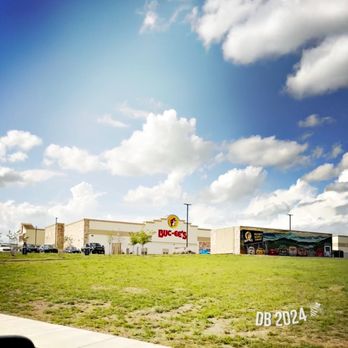 Buc-ee’s - Gas Stations Near Me - Sevierville, Tennessee