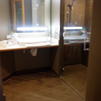 Hyatt Regency Long Beach - HYATT REGENCY LONG BEACH * bathroom / shower - Hotels Near Me - Long Beach, California