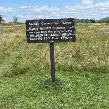 Shenandoah National Park - Trail sign - Parks Near Me - Luray, Virginia Shenandoah National Park - Trail sign - Parks Near Me - Luray, Virginia