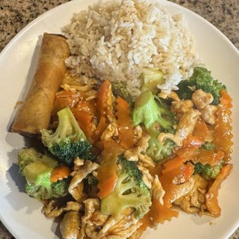 Heights Asian Cafe - Chicken, broccoli, carrots, brown sauce with a side of egg roll, and brown rice. - Chinese Near Me - Houston, Texas Heights Asian Cafe - Chicken, broccoli, carrots, brown sauce with a side of egg roll, and brown rice. - Chinese Near Me - Houston, Texas