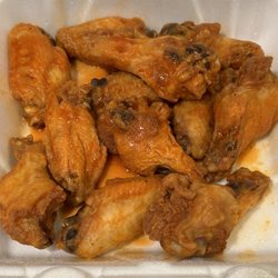 Bono Pizza - Hot Wings - not bad at all. Sizable portions, above average hot sauce. Meat was fresh.