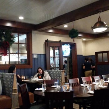 Iggy's Boardwalk - Dining room - Seafood Near Me - Warwick, Rhode Island