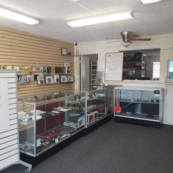 850 Cellular Solutions - Inside the store