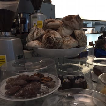 Carluccio's - Biggest meringue - Italian Near Me - Hounslow, XGL Carluccio's - Biggest meringue - Italian Near Me - Hounslow, XGL