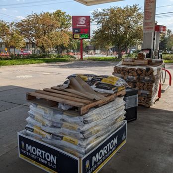 Speedway - It's 30C in October and I don't feel like seeing firewood. - Convenience Stores Near Me - Bloomington, Minnesota