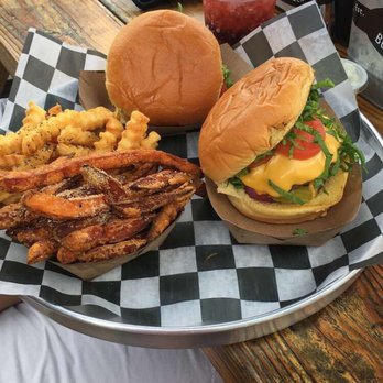 Al's Burger Shack - Burgers Near Me - Chapel Hill, North Carolina