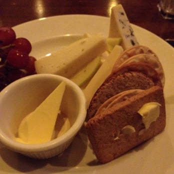 La Banca - Italian cheeseboard. LOADS of crackers and cheese - i couldnt eat it all on my own. - Italian Near Me - Birmingham, XWM