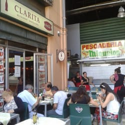 Marisquería Clarita - Tiene mesas afuera y adentro, y alrededor varias pescaderías. Se ingresa por la calle San Pablo.