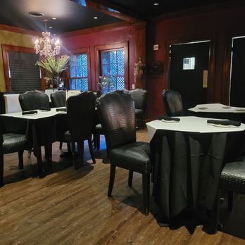 Enzo's Italian Restaurant - Dining room - Italian Near Me - Santa Paula, California Enzo's Italian Restaurant - Dining room - Italian Near Me - Santa Paula, California
