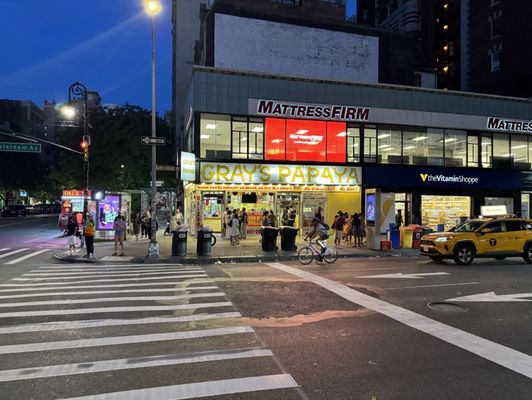 Gray's Papaya by null