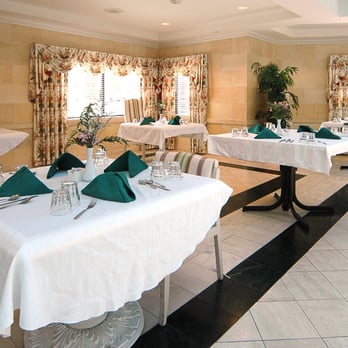 Gardens Court in Palm Beach Gardens: Luxurious Living Awaits 4 Gardens Court in Palm Beach Gardens: Luxurious Living Awaits