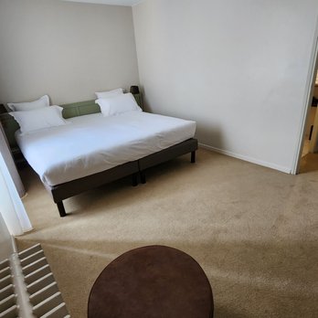 Hostellerie de Fontanges - Large room - Hotels Near Me - Onet le Château, 12