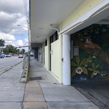 Safe Food Systems - Walkway to the front door from staff/tenant(?) parking - Wilton Manors, Florida