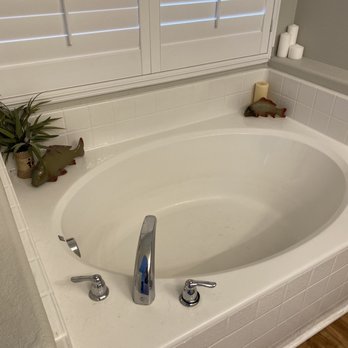 CE Services - Bathtub before - Office Cleaning Near Me