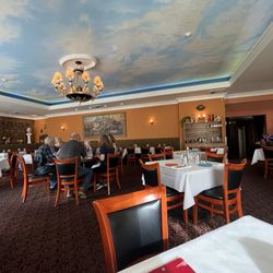 Bobby's Downtown - Dining room