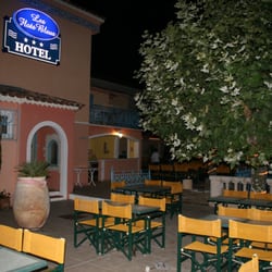 Hôtel Les Flots Bleus - Terrasse Hotel "Les Flots Bleus"
