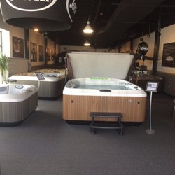 Jacuzzi Hot Tubs Of Wilmington - Front entrance, J470 model