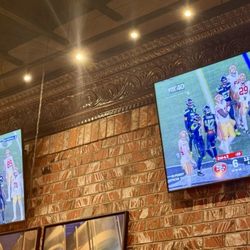 BJ's Restaurant & Brewhouse - TVs