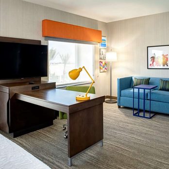 Hampton Inn & Suites Indio - Guest room - Hotels Near Me - Indio, California