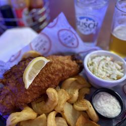 Harry's Old Kettle Pub & Grill - Fish'n'Chips. Better than your average pub version!!!!