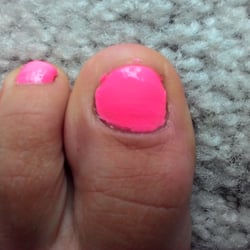 American Nail and Spa - If you zoom in you'll still see a tiny bit of polish on the skin of my big toe. The cuticle is dry and rigid.