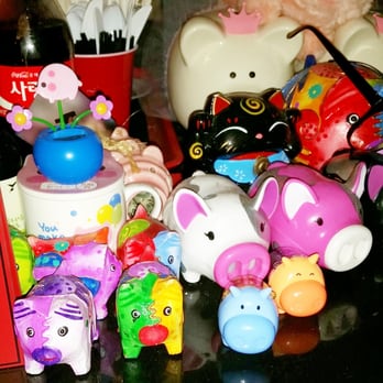 Cafe Princess Pig - They sure love pigs here! - Bars Near Me - Honolulu, Hawaii